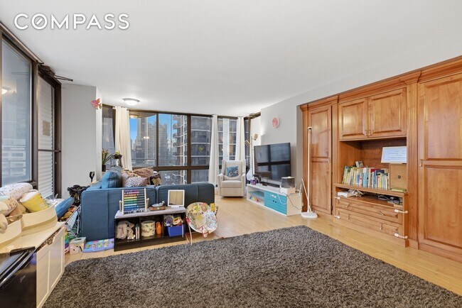 Foto del edificio - 303 E 49th St