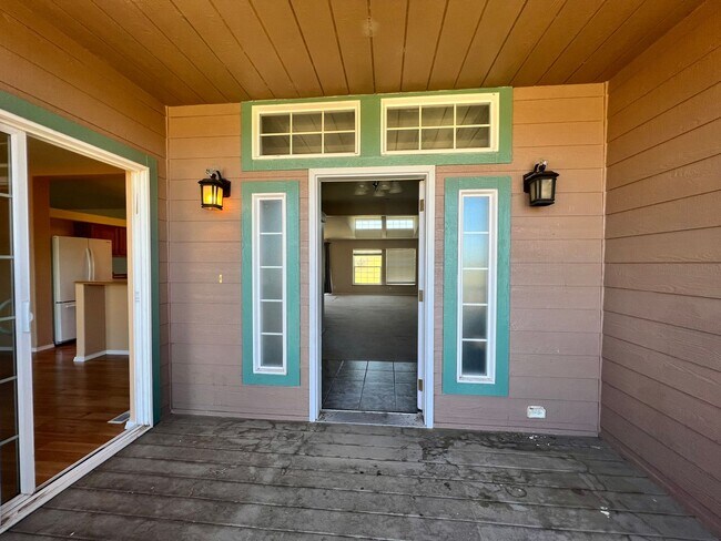 Foto del edificio - 4 Bed 3 Bath Home with Expansive Country V...