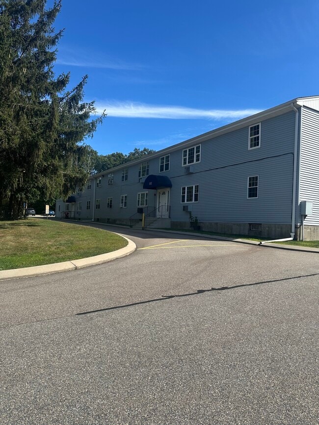 Foto del edificio - 103 Horse Pond Rd