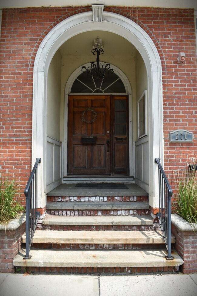 Foto del edificio - 270 Pleasant St
