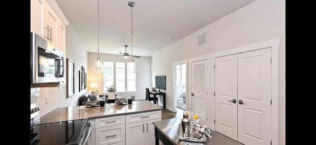 Foto del edificio - 935 McAlway Rd