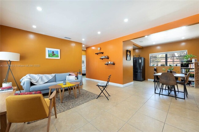 Photo - 250 NE 170th St House