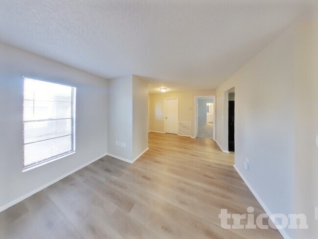 Foto del edificio - 2001 Deborah Dr