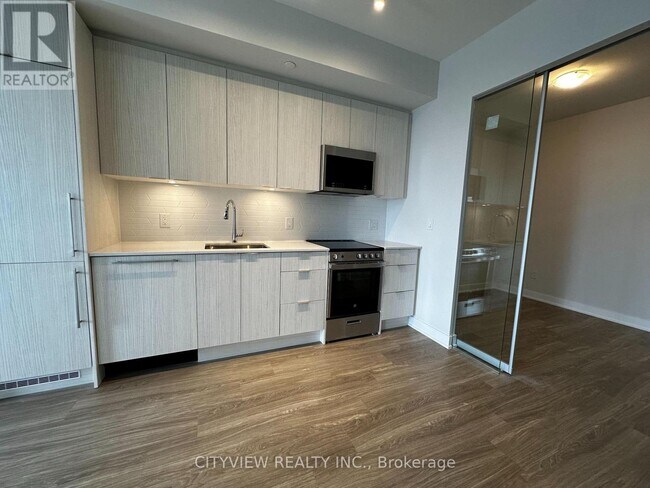 Building Photo - 430-4430 Square One Dr