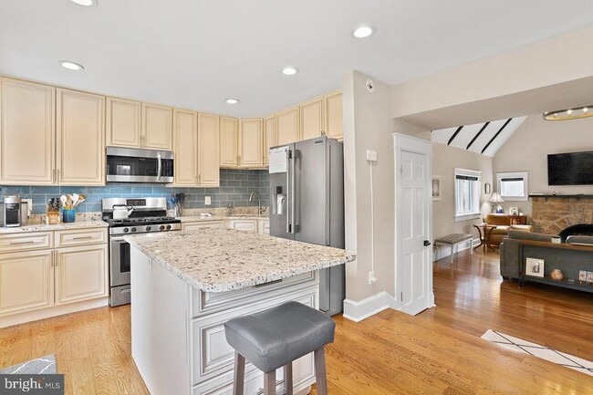 Building Photo - 2347 S Arlington Ridge Rd