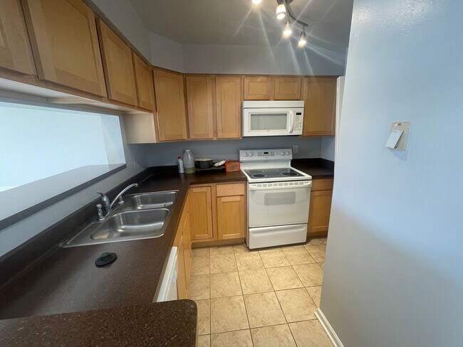 Building Photo - Lorandos Rental
