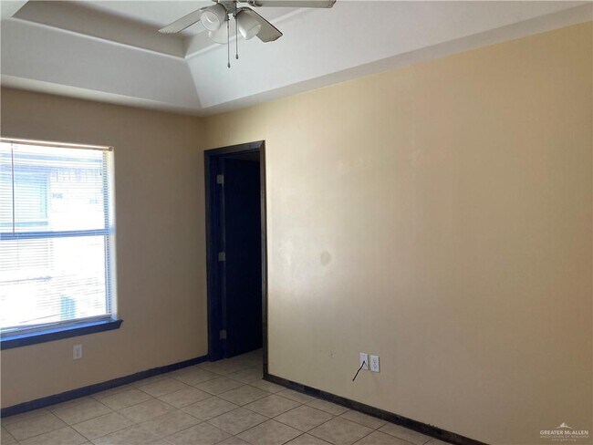 Building Photo - 614 San Antonio Ave