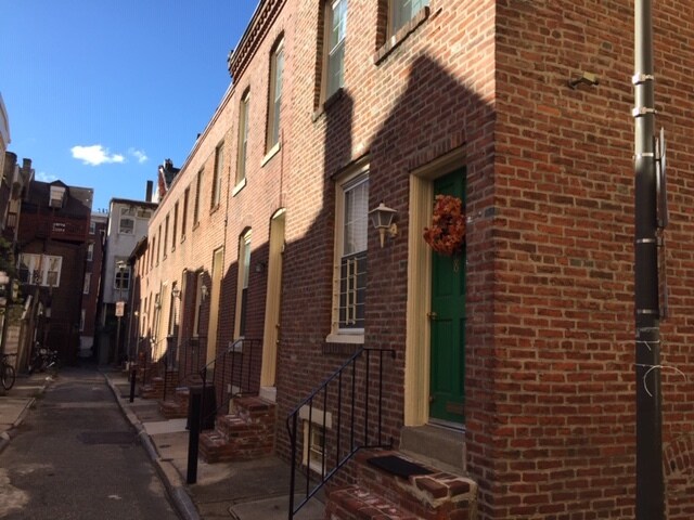 Building Photo - 248 S Alder St