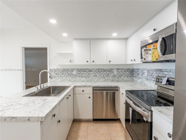 Building Photo - 16331 Willow Creek Dr