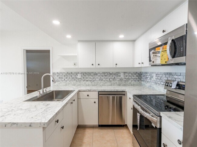 Foto del edificio - 16331 Willow Creek Dr