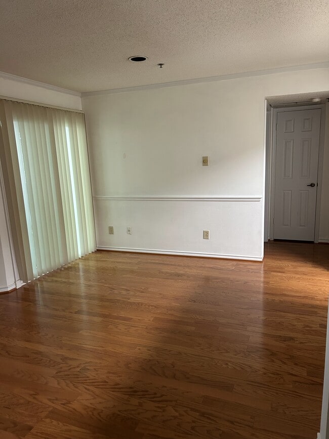 Living Room - 1524 Lincoln Way