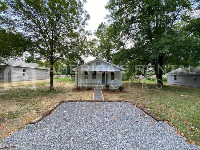 Foto del edificio - 3 Bedroom Home for Rent in Steele, AL!