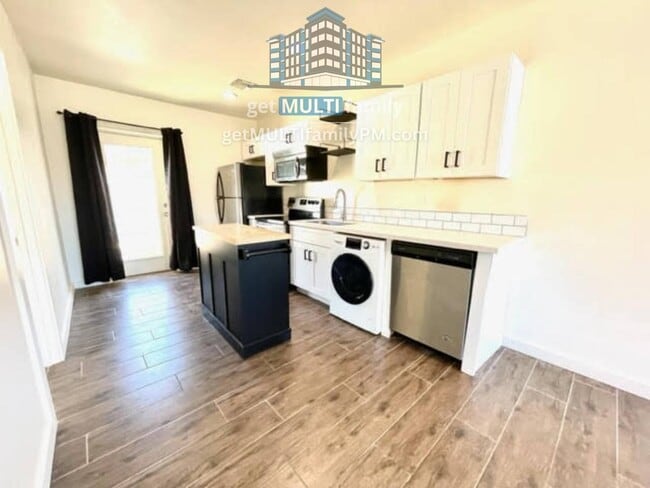 Photo - 1402 E McKinley St Apartment