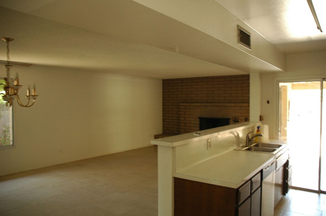 Primary Photo - Charming 3 Bed 2 Bath in Central Phoenix l...