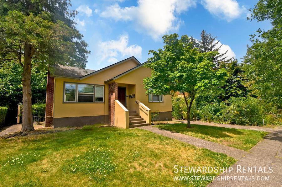 2266 Alder St Unit C, Eugene, OR 97405 Room for Rent in Eugene, OR
