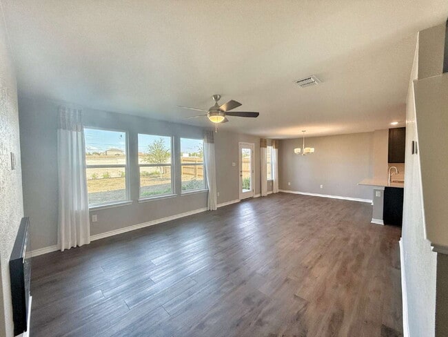 Building Photo - Immaculate Two Story Home in Legend Point ...