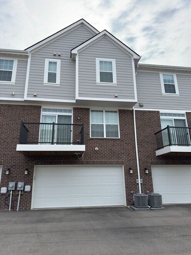 Foto del edificio - Spacious 2BR Townhome in Canton