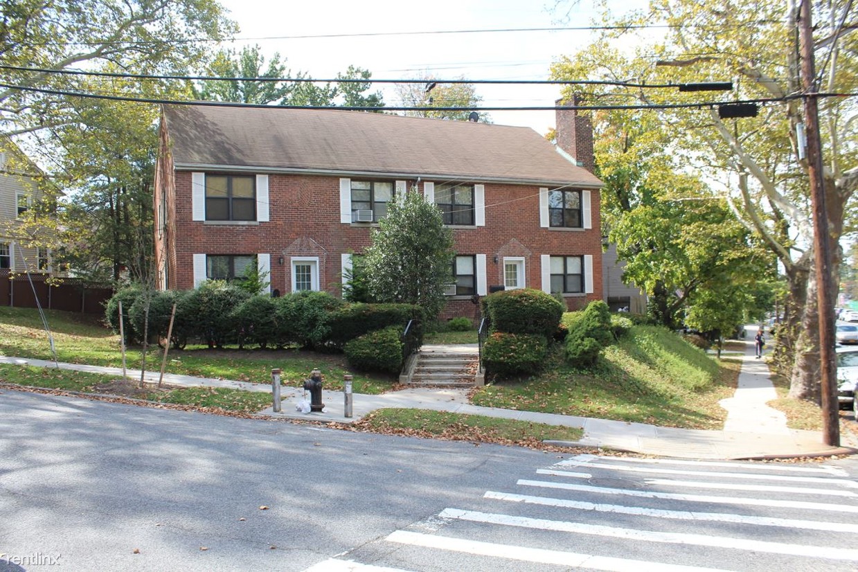 Primary Photo - 638 Castleton Ave