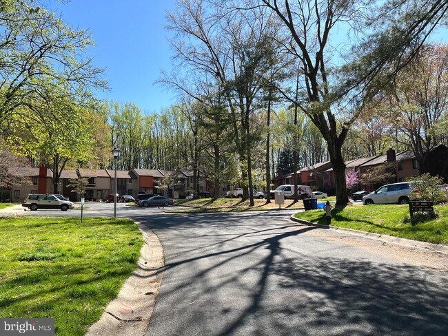 Building Photo - 5 Briardale Ct