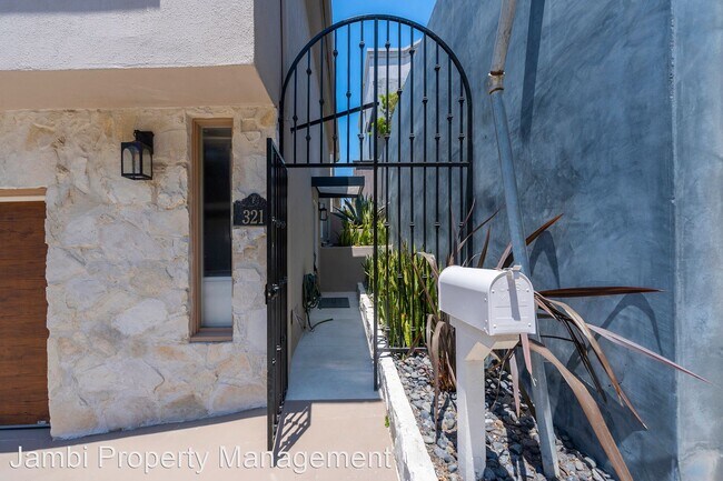 Foto del edificio - 2 br, 2 bath House - 321 30th Place