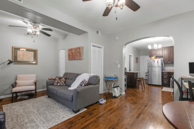 Foto del edificio - 2348 W Moffat St