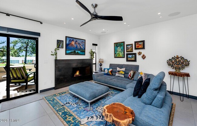 Foto del edificio - 3057 E Rose Ln