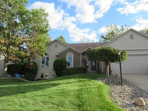 Building Photo - 9823 Valley Vista Pl