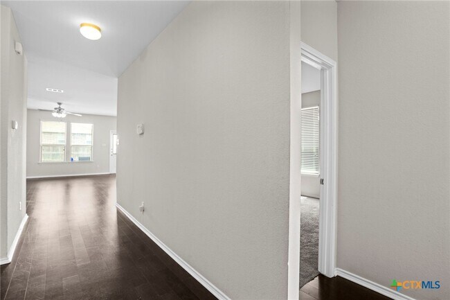 Building Photo - 1203 Daffodil Dr