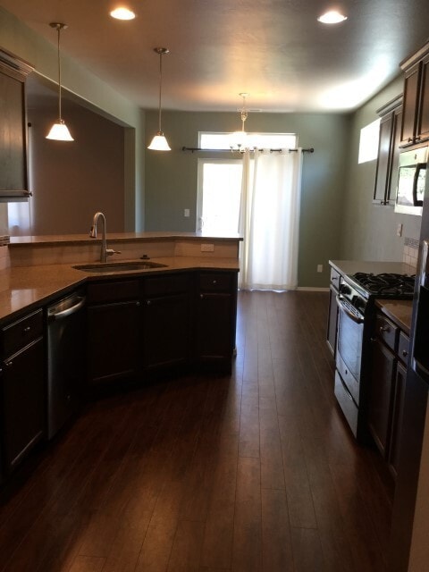 Foto del edificio - Beautiful 3 bedroom, 2.5 bath in the  Hampton Place/Candlewood Estates!