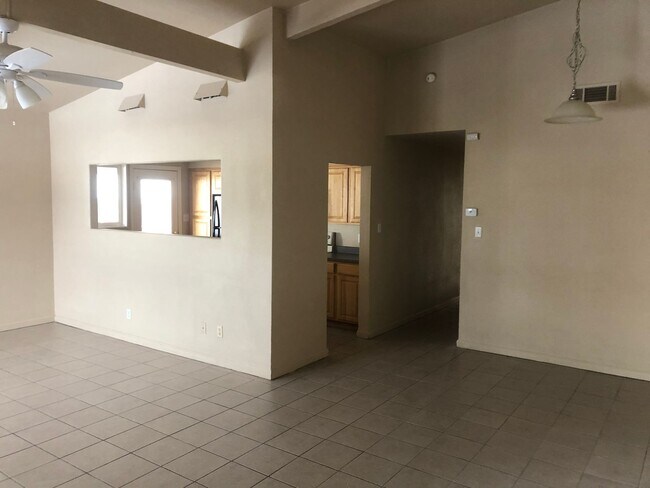 Foto del edificio - 3 bed/1 bath/1 car garage home for rent in N. Reno