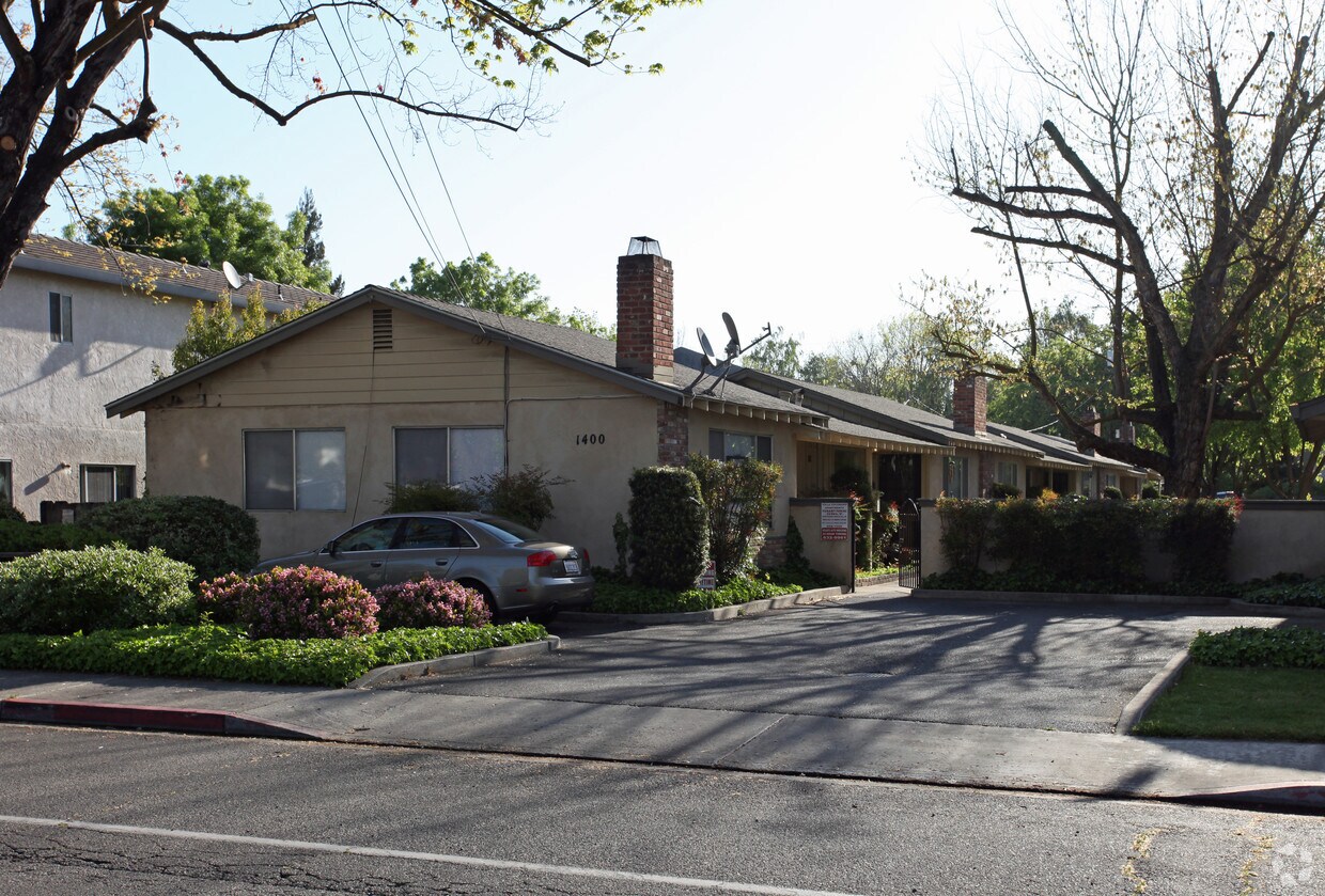 Primary Photo - Villa Colorado
