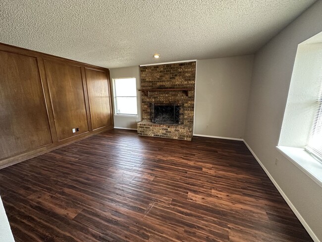 Photo - 1007 Southmoor Dr House
