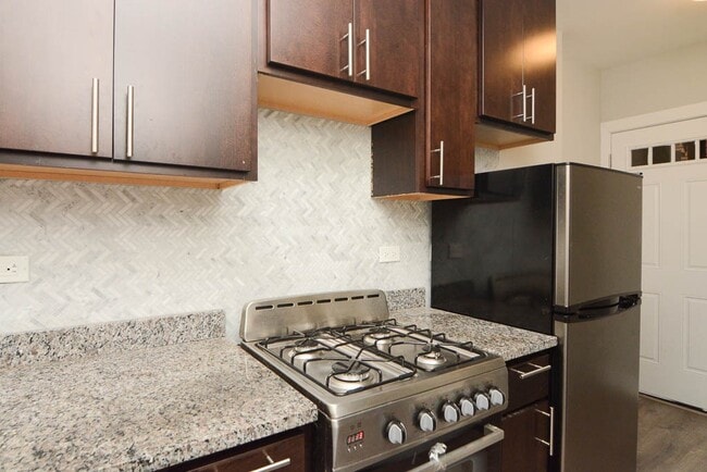 Building Photo - 459 W Belden Ave