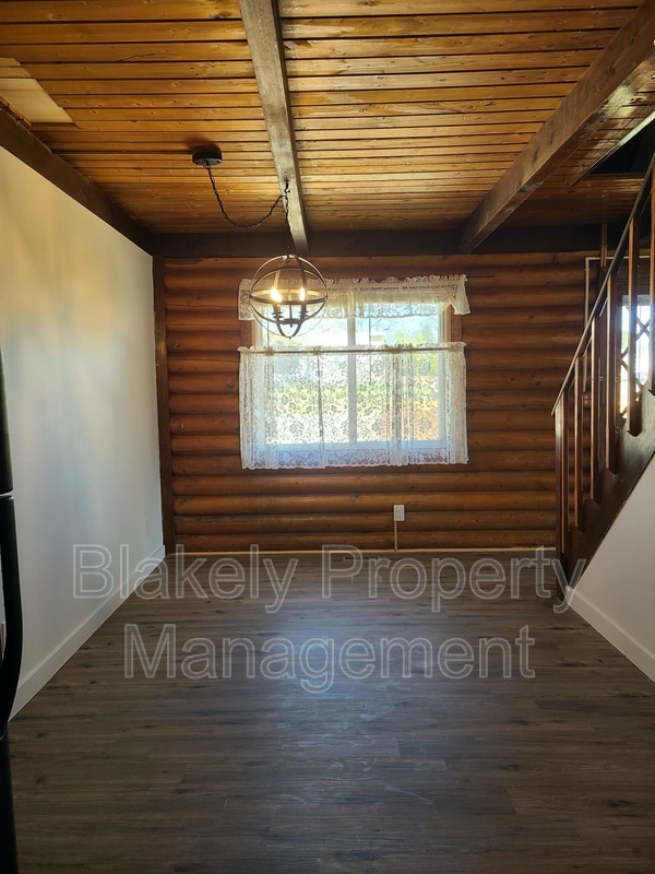 Foto del edificio - 15905 Ellis Ave