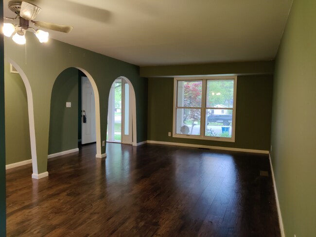 Building Photo - 547 Blazedwood Dr