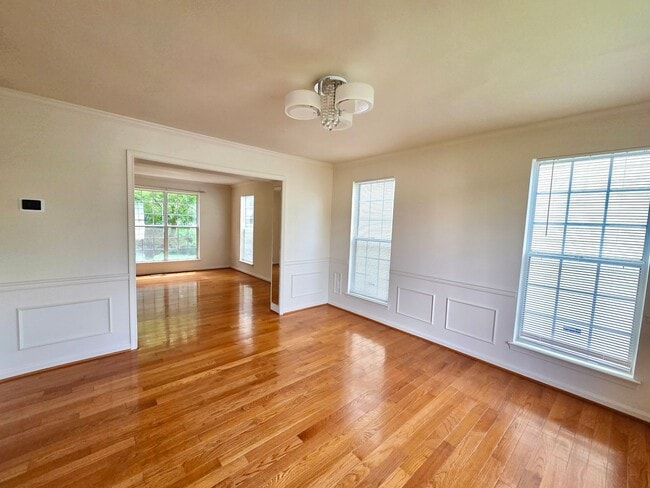 Building Photo - Beautiful 4 BR/3.5 BA Single-Family Home i...