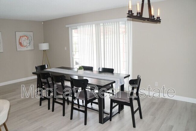 Foto del edificio - 1732 E Hermosa Dr