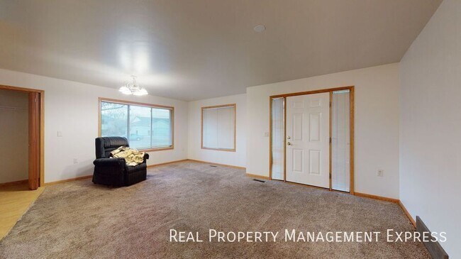 Foto del edificio - 2 Bed 1 Bath Twin Home