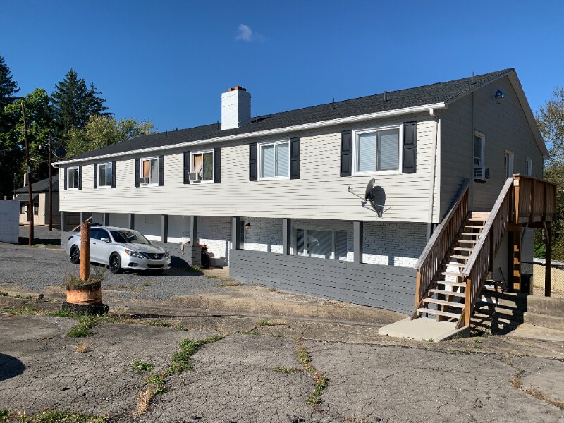 Primary Photo - 305 Vincennes Ave