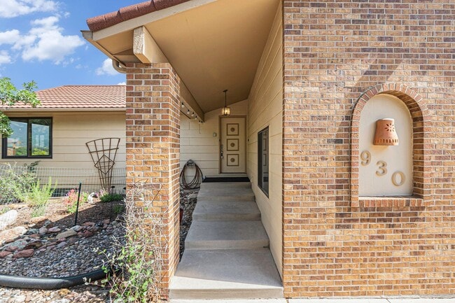 Building Photo - Big*Open*Private*Custom Home in Pinecliff D#20