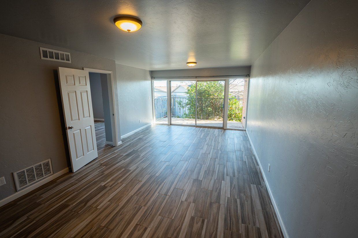 Sala de estar - 6000 N Brookline Ave