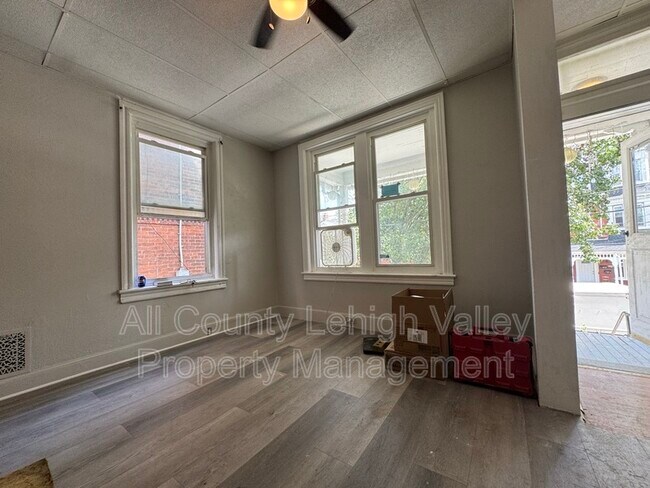 Building Photo - 520 Cherokee St