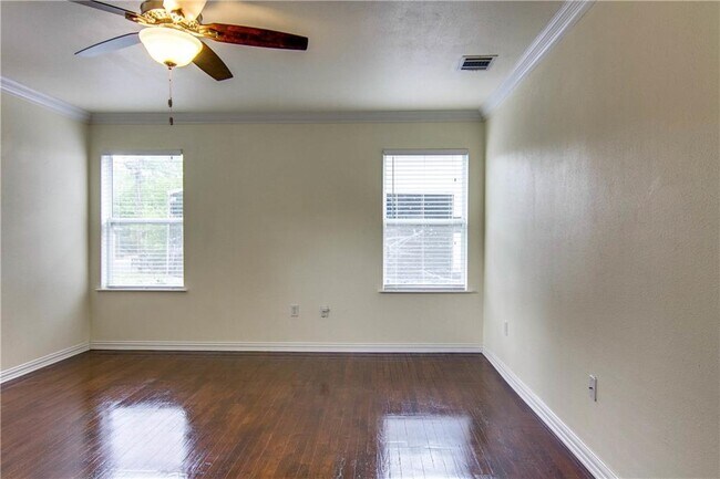 Foto del edificio - 1713 Cullen Ave