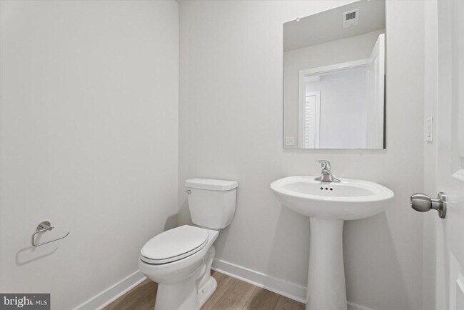 Foto del edificio - 19 E Front St