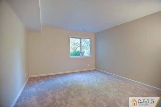 Building Photo - 1102 Sayre Dr
