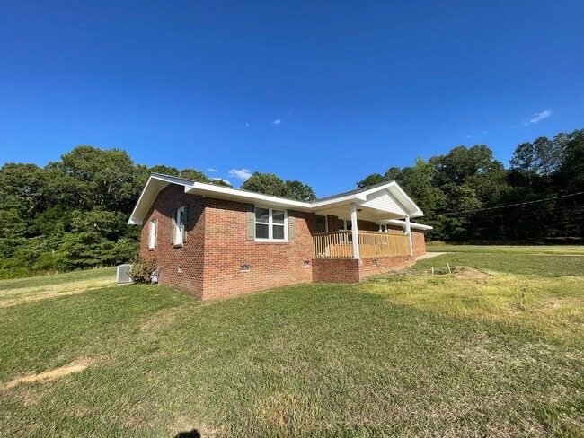 Building Photo - Completely remodeled 3/2 House- $2,295