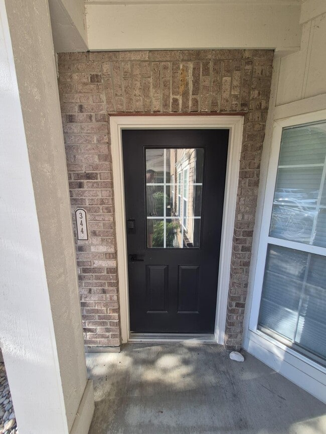 Building Photo - 344 Eastview Ct