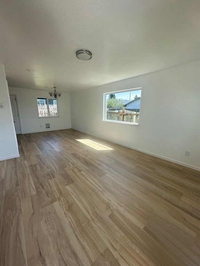 Foto del edificio - 722 Pioneer Rd