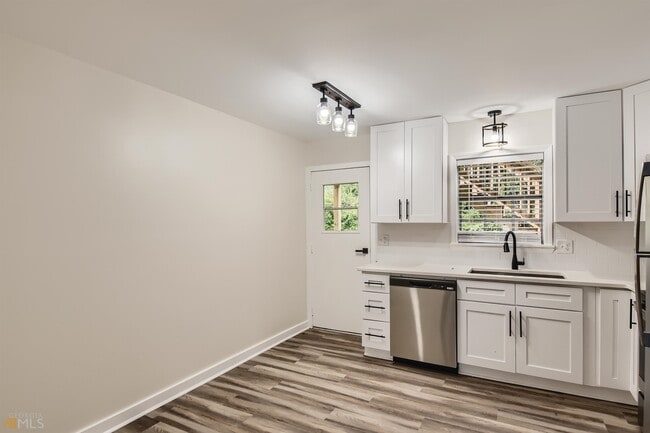 Building Photo - 131 Cleveland St