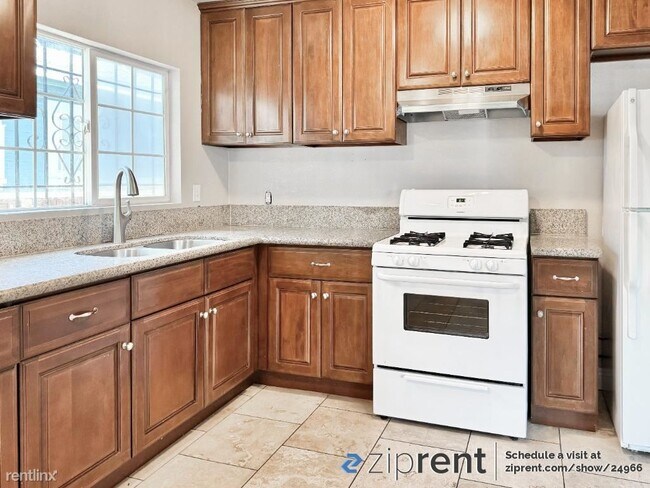 Building Photo - 3 br, 1 bath House - 734 East 76th Place, ...